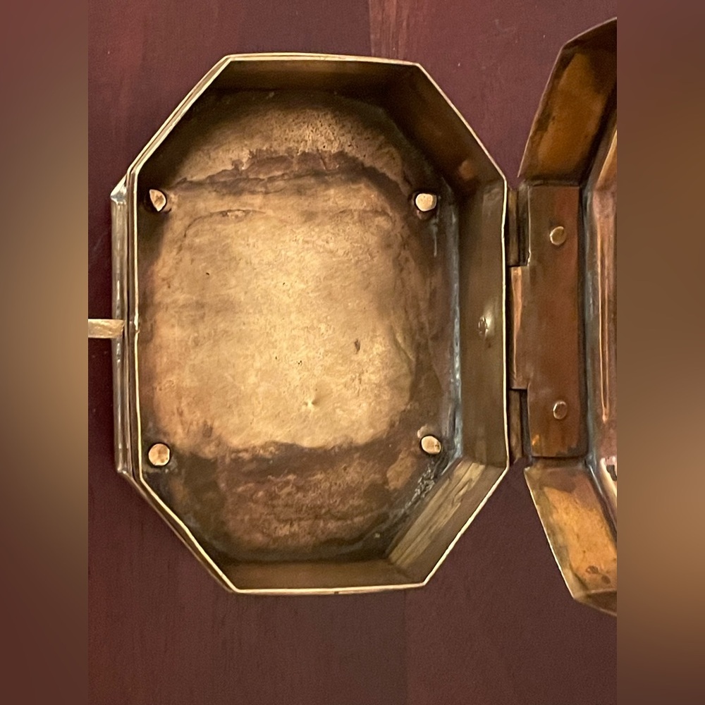 Handmade Brass Vintage Octagon shaped Solid Footed Hinged & Lockable Trinket Box - Picture 11 of 13